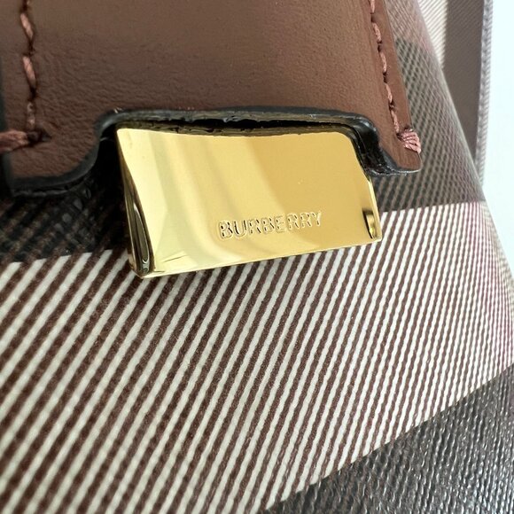 ***SALE*** BURBERRY Check E-Canvas Tote Bag - EXCELLENT USED CONDITION - Picture 5 of 12